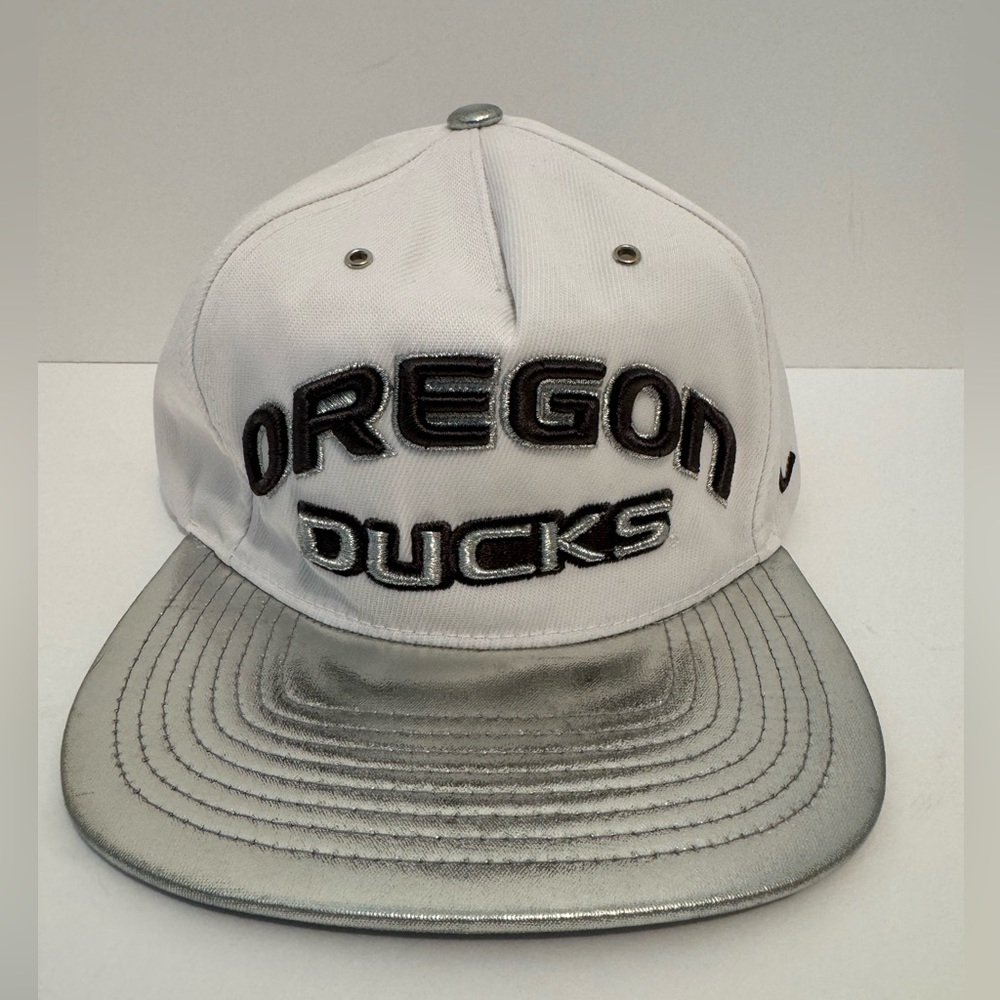 Zephyr Oregon Ducks Adjustable Snap Back Trucker Hat White/Silver Bill Zhat